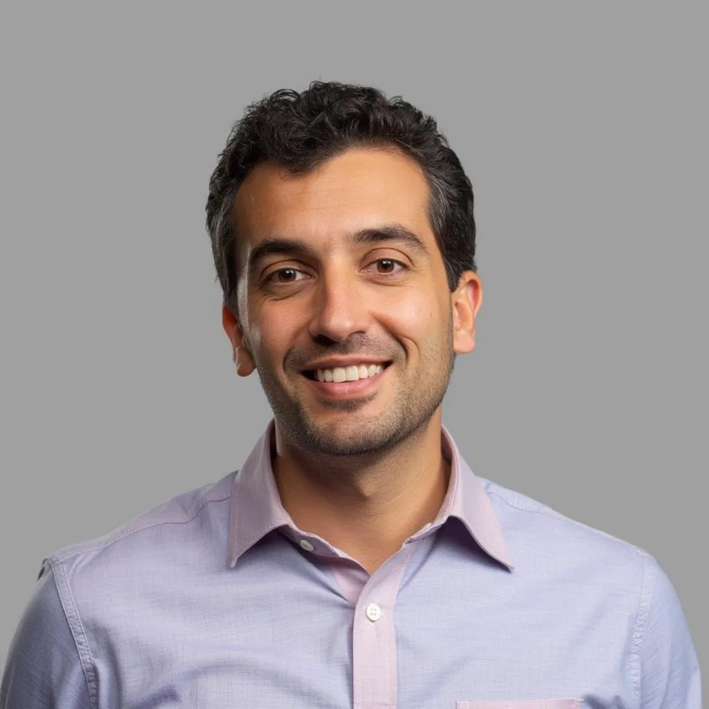 Instructor Carlos Gómez